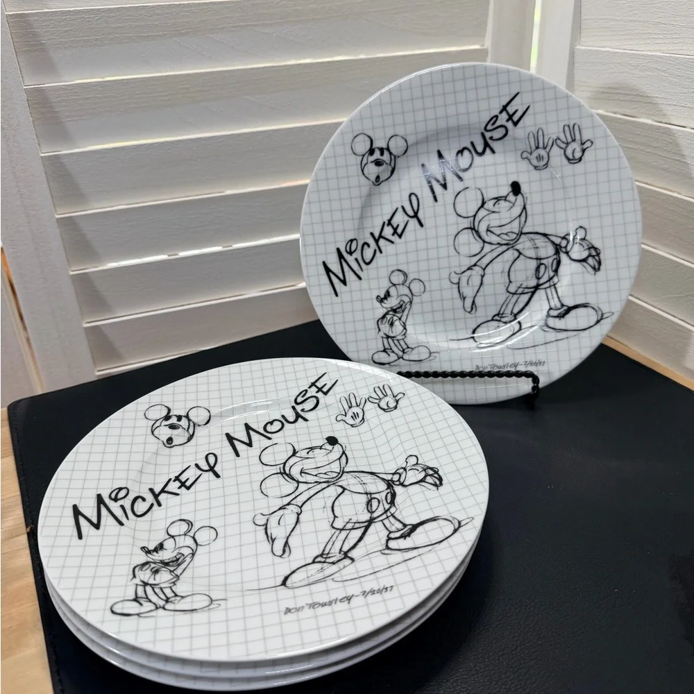 NWT Disney “Sketchbook” White and Black Mickey Mouse 8” Ceramic Plates -Set of 4